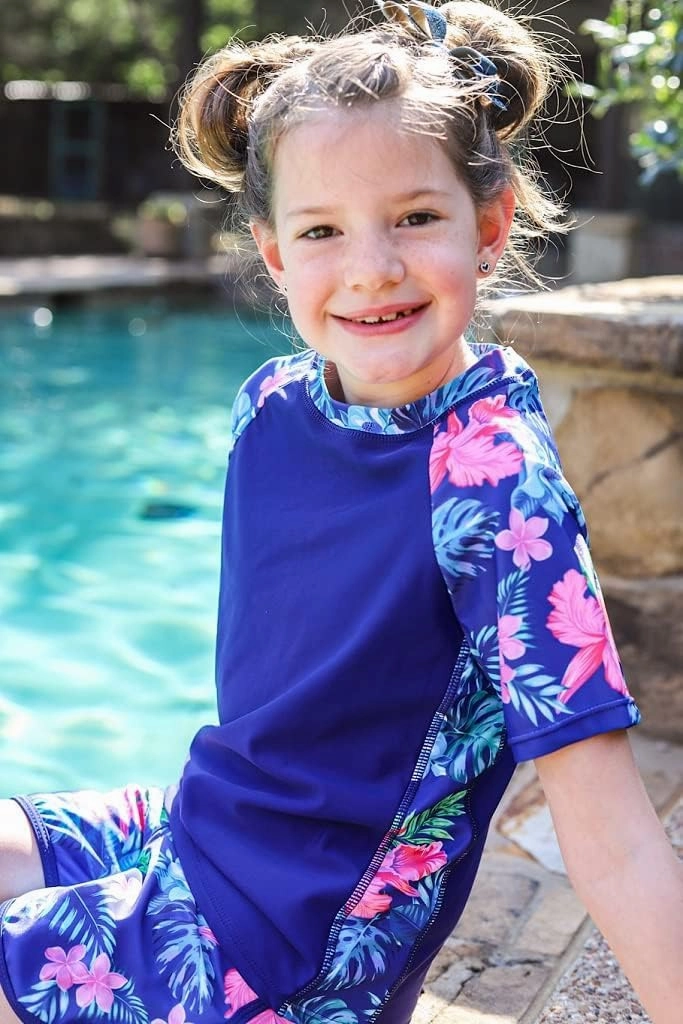 ADUKIDE Girls Rash Guard Swimsuit 2-Piece Bathing Suit UPF 50  Summer Beach Swimwear Size 7-14T