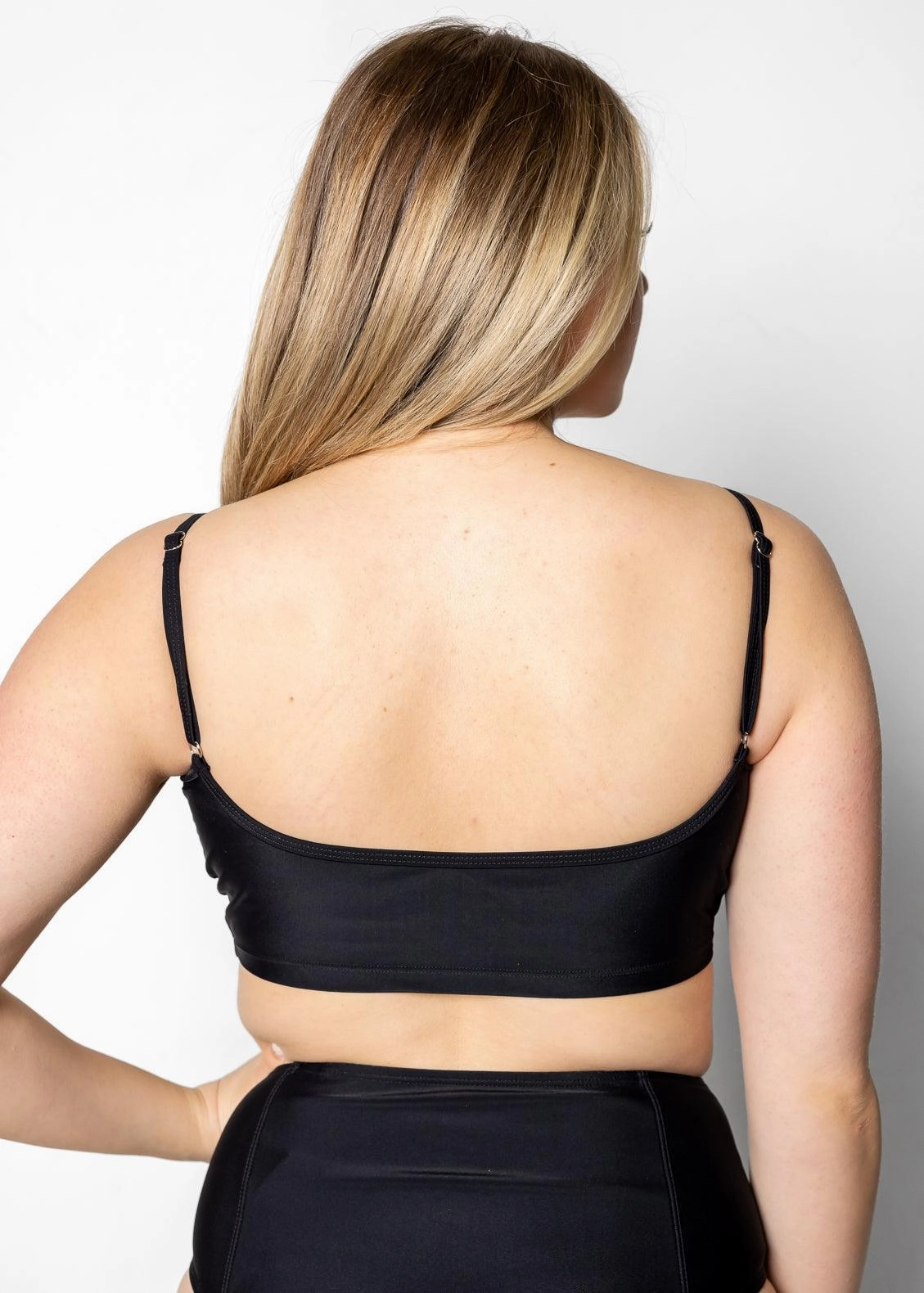 Black | Centered Top