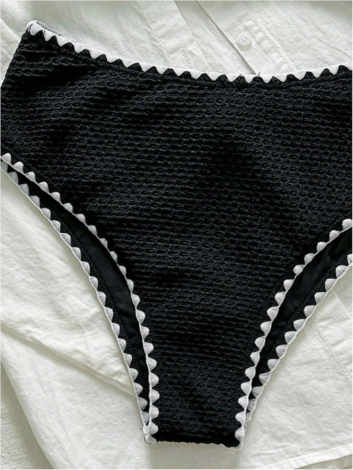 Verdusa Women's 2 Piece Strapless Bikini Sets Contrast Trim Bandeau Swimsuit Bathing Suits